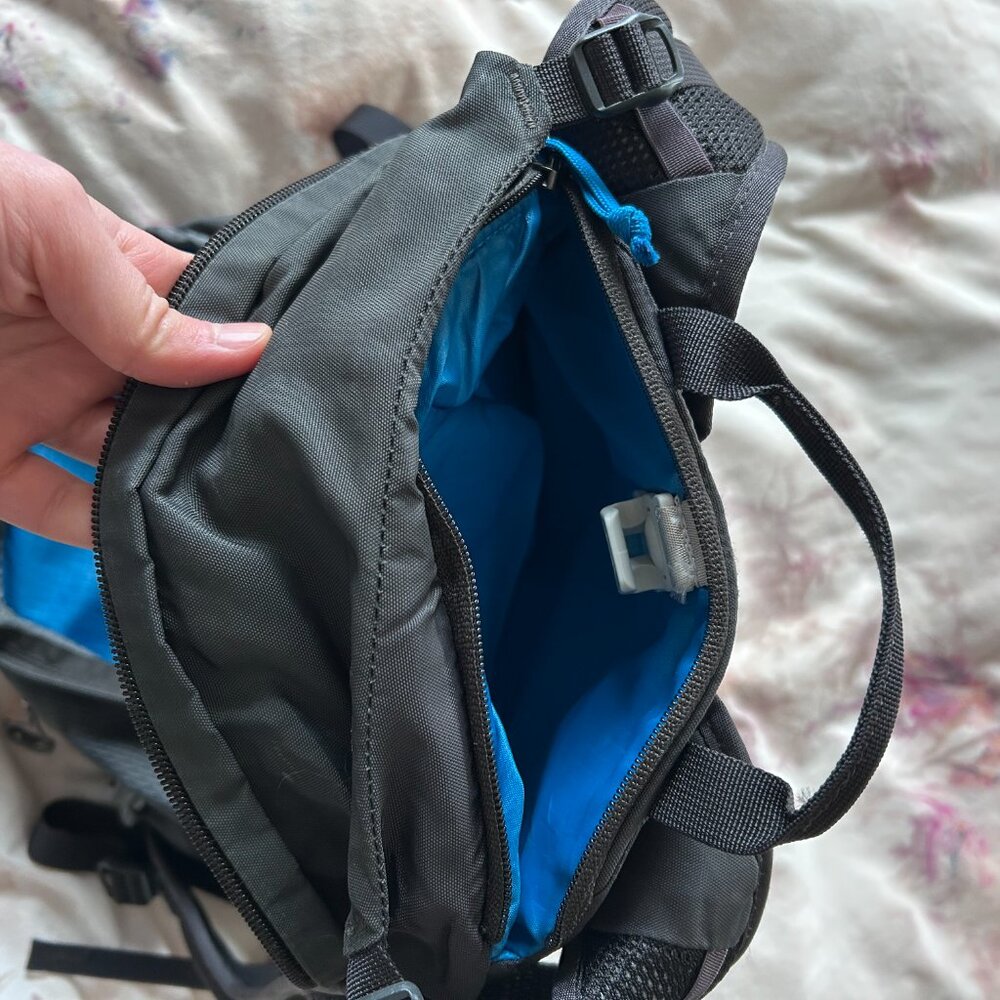 Gregory Inertia 20 Unisex Hiking Backpack - Black / Grey - Picture 5 of 7